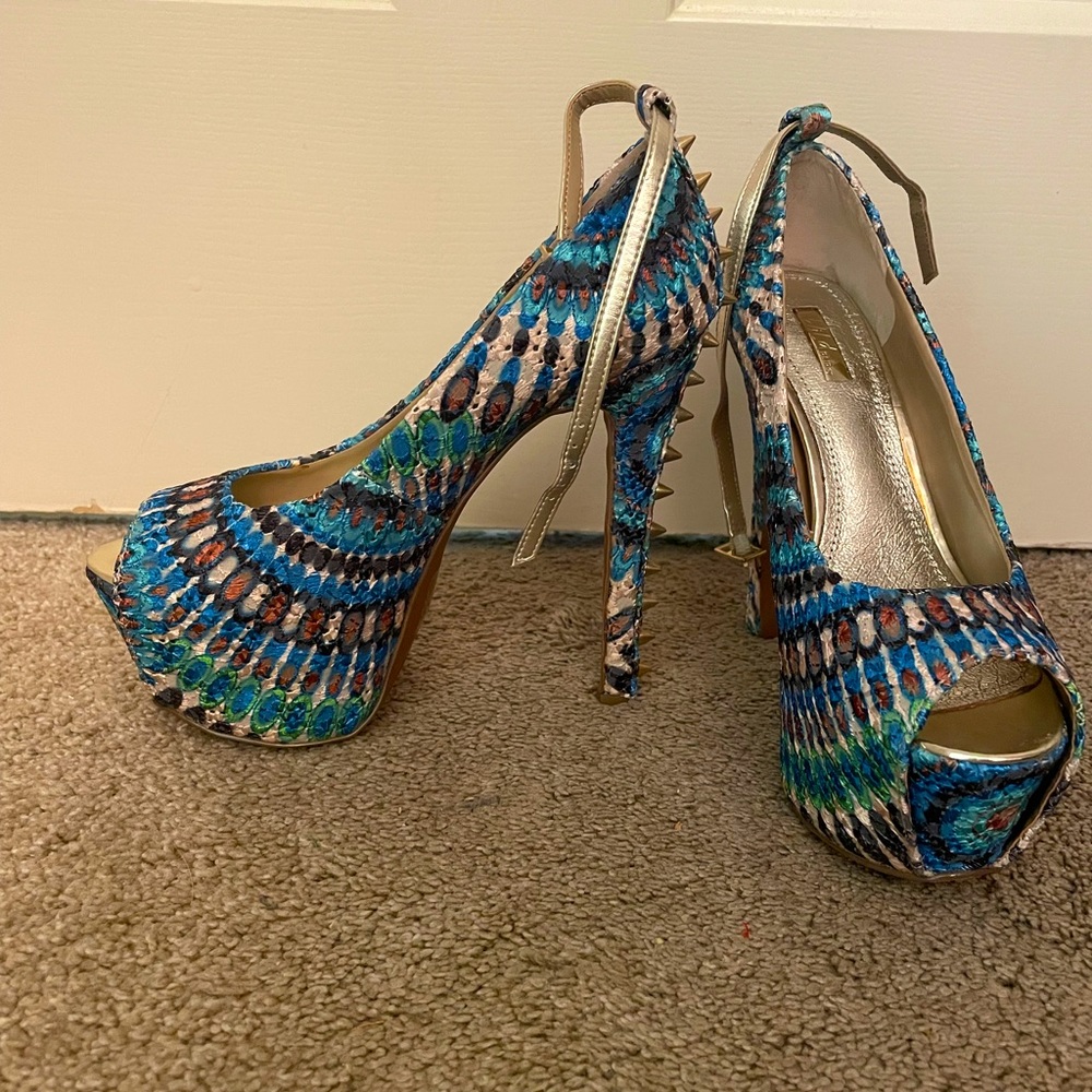 Bakers 6in blue spiked heels